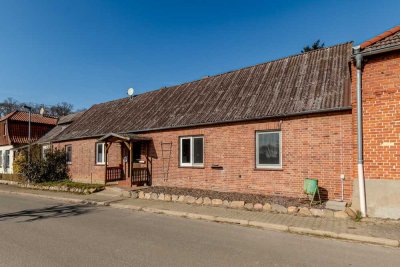 Sanierungsbedürftiges 1-2 Familienhaus in ruhiger Dorflage