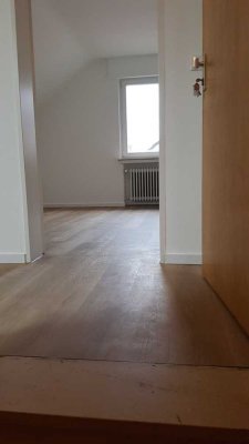 GT Kattenstroth- Nähe Klinikum ! 2 Zimmer , Dachgeschoss, renoviert