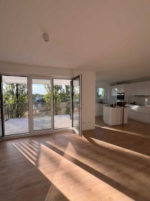Befristet: Neubau 4 Zimmer mit EBK und Balkon mit Blick ins Grüne