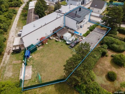 Schönes neuwertiges Wohnhaus mit zwei vermieteten Wohnungen + große zusätzliche Baufläche