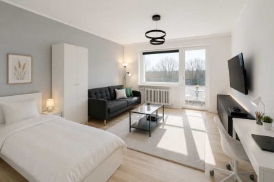 1 Room with Balcony in a High-End Furnished 4-Room Shared Apartment (WG)