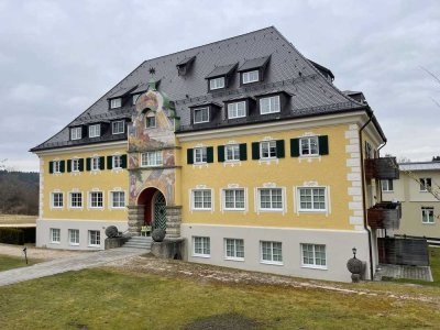 Charmante 2 Zimmer DG-Wohnung-EBK-TG