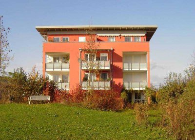 Wohnen am Park! Helle 2 Zi. Wohnung mit gr. Süd-Balkon und TG in Poing (S-Bahn S2)