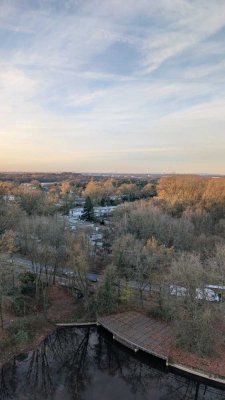 ERSTBEZUG NACH SANIERUNG!!  2-Zimmer-Wohnung mit Loggia und Seeblick in Erkrath!!