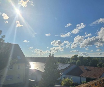 Geräumige und gepflegte 4-Zimmer-Maisonetten-Wohnung mit Balkon und EBK in Großaitingen