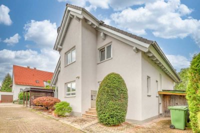 Lichtdurchflutetes Wohnen mit viel Platz - Modernes Architektenhaus am Waldrand