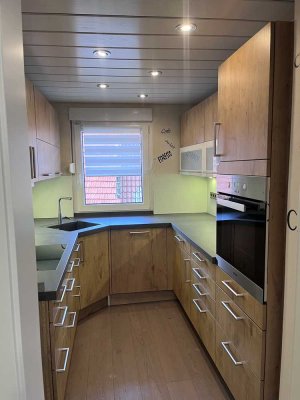 Geschmackvolle 4-Zimmer-Wohnung mit gehobener Innenausstattung mit Balkon und Einbauküche in Berglen