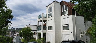 4-Zimmer-Dachgeschosswohnung mit gehobener Innenausstattung mit EBK in Idstein