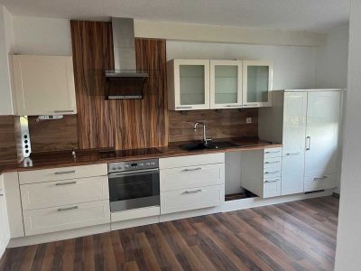 Großzügige 5-Zimmer-Wohnung mit zwei Balkonen zu vermieten
