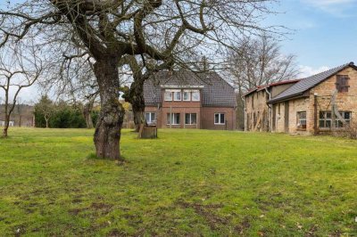 Provisionsfrei – Mecklenburgische Seenplatte - Haus mit großem Wassergrundstück und Bootsanleger