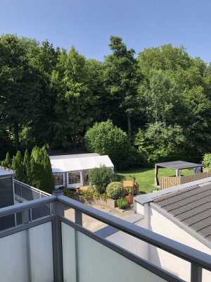 3 Zimmer-Wohnung mit EBK & Balkon. Stellplatzanmietung in Garage möglich