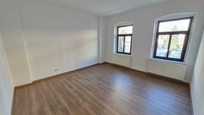 + + + Charmante 2-Zimmer-Wohnung mit Balkon im 1. Obergeschoss + + +