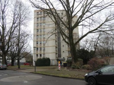 RENOVIERTE 3-ZI.-WOHNUNG IM 2. OBERGESCHOSS M. AUFZUG U. BALKON IN RUHIGER LAGE VON KR.-GARTENSTADT