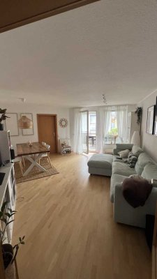 Zentral gelegene 2-Zimmer-Wohnung mit Balkon und festem Tiefgaragenstellplatz in Nufringen