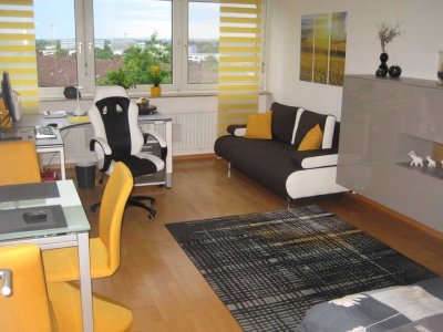 Großzügige, helle und schick möblierte 1-Zi-Wohnung mit schöner Fernsicht