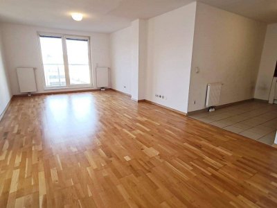DACHGESCHOSS, gepflegte 103 m2 Neubau mit Loggia und Balkon, Wohnküche, 3 Zimmer, Wannenbad, Parketten, Holbeingasse