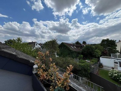 hübsche TEILMÖBLIERTE DG-Whg. mit Loggia, idyllisch gelegen am Ortsrand