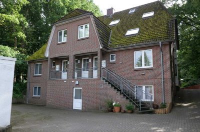Großzügige, renovierte 4-Zimmer-Dachgeschosswohnung mit geh. Innenausstattung mit EBK in Wedel