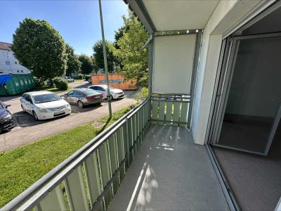 Erdgeschoss / 4,5 Zimmer mit Balkon (frisch saniert)