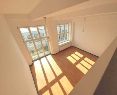 ** Bezugsfreie Galerie-Wohnung**  Top-Zustand