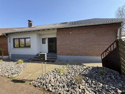 Großzügiges FH/Generationenhaus  mit Garten/2 Garagen und Stellplätze in 66740 Steinrausch