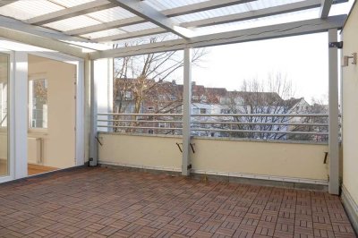 Großzügige & helle 2-Zimmer-Wohnung mit großer sonniger Dachterrasse in guter Lage