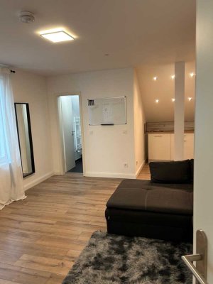 Helle 1,5 Zimmer-Maisonettewohnung mit Einbauküche in zentraler Lage