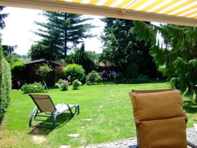Seulberg: Familienfreundliches REH auf großem sonnigen Grundstück in Feldrandlage