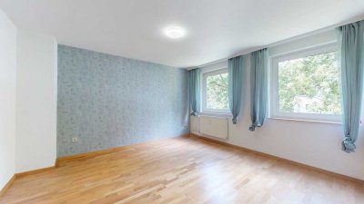 Attraktive Kapitalanlage: Modernisierte Zwei-Zimmer-Wohnung mit Stellplatz