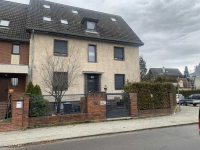 Mehrfamilienhaus für 3 Familen und eine Kellerwohnung oder Gewerberaum in 13589 Berlin