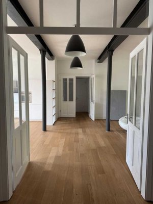 Einzigartige Wohnung mit Loft-Charakter im historischen Gebäude
