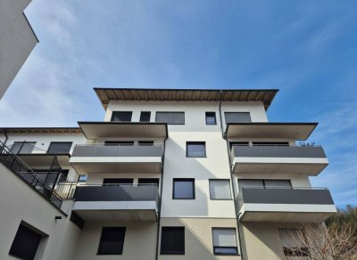 Neuwertige moderne 3-Zi-Maisonette mit Terrasse -Nähe Spieljochbahn