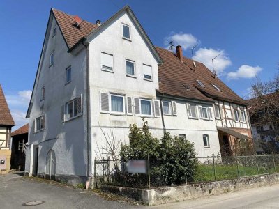 Sanierungsobjekt mit viel Platz, Scheune und Gartenhütte!