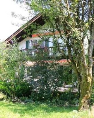 Schöne, geräumige zwei Zimmer Wohnung in Oberau, Region Garmisch