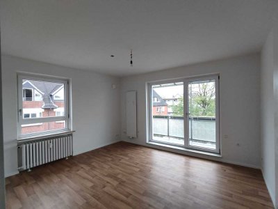 Bezugsfertig renovierte 4-Zimmer Wohnung im 3. OG mit Balkon in Bremen-Steintor