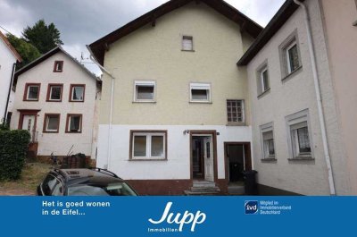 Handwerker aufgepasst! Sanierungsbedürftiges kleines Wohnhaus mit separatem Garten, Eisenschmitt (2)