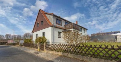 Provisionsfreies Zweifamilienhaus mit zwei Garagen und zwei getrennten Gartenbereichen