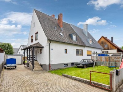 Charmante Zweifamilienhaus-DHH mit großzügigem Garten in ruhiger Lage von Moosburg!