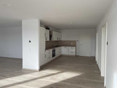 Erstbezug! Freundliche 2,5-Zimmer Wohnung mit Einbauküche und Terrasse in Schmidgaden