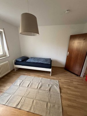 Möblierte 5 Zimmer Whg für Studenten mit Balkon in Gießen