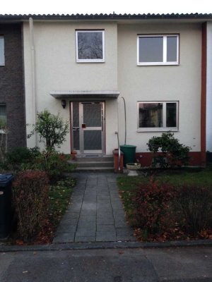 Gepflegtes Reihenmittelhaus mit 4 Zimmern in ruhiger Wohnstrasse in Köln Longerich