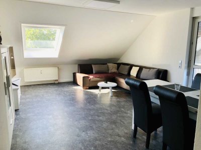 700 €, 66 m², 2 Zimmer DG Wohnung + BK