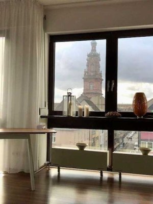 Stadtleben pur: großzügige 2-Zimmer Wohnung auf zwei Ebenen