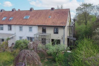 Zuhause gestalten: Reihenendhaus mit einmaligem Turmanbau in Sundern - nur 17 € Erbpacht pro Monat!