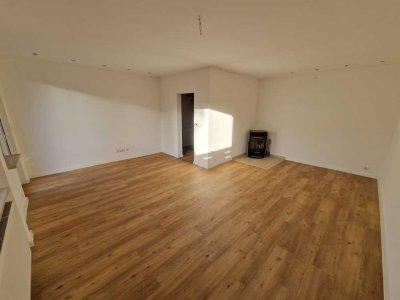 Schön gelegenes Reihenmittelhaus in Seenähe mit Garage, Stellplatz, Balkon und Terrasse