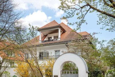 Im Dachgeschoss: Charmante 2-Zimmer-Wohnung mit Dachterrasse in ruhiger Lage