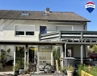 Vielseitiges Investment: Mehrfamilienhaus mit 3 Wohneinheiten, Stellplätzen und attraktiver Lage