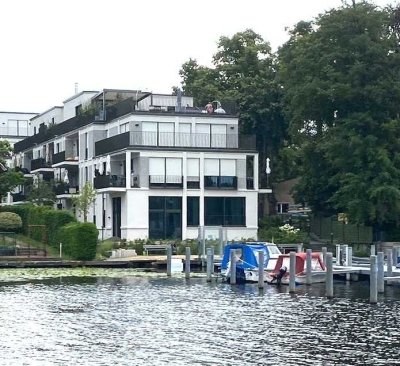 Köpenick: Exklusive 4 Zimmer Gartenwohnung am Wasser mit Bootssteg, Badestelle und Tiefgarage