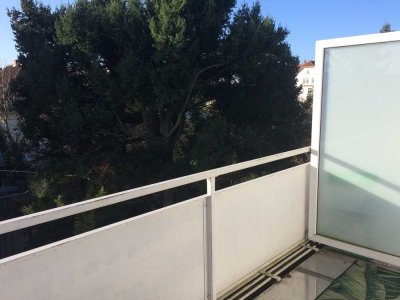 Weinbergviertel: Großzügige 3-Zimmerwohnung mit Balkon und EBK