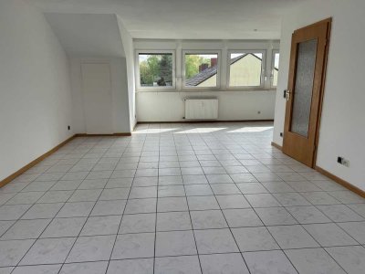 Ruhige Wohnlage! Dachgeschosswohnung mit offener Küche!